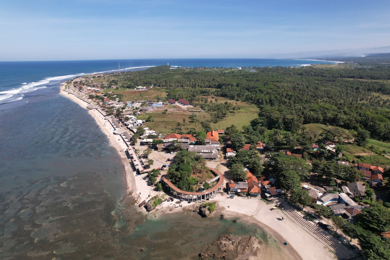 Pantai Sayang Heulang